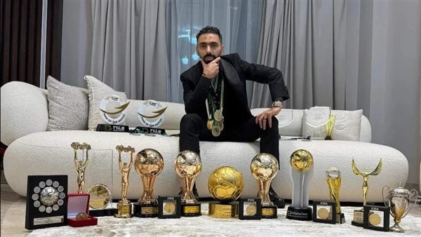 حسين الشحات يستعرض جوائزه الفردية عبر إنستجرام.. شاهد