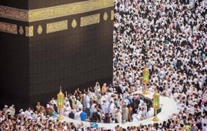 تحديد وقت محدد للمصلين والمصلين لزيارة حجر إسماعيل