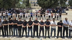 40 ألفا يؤدون صلاة الجمعة في رحاب المسجد الأقصى