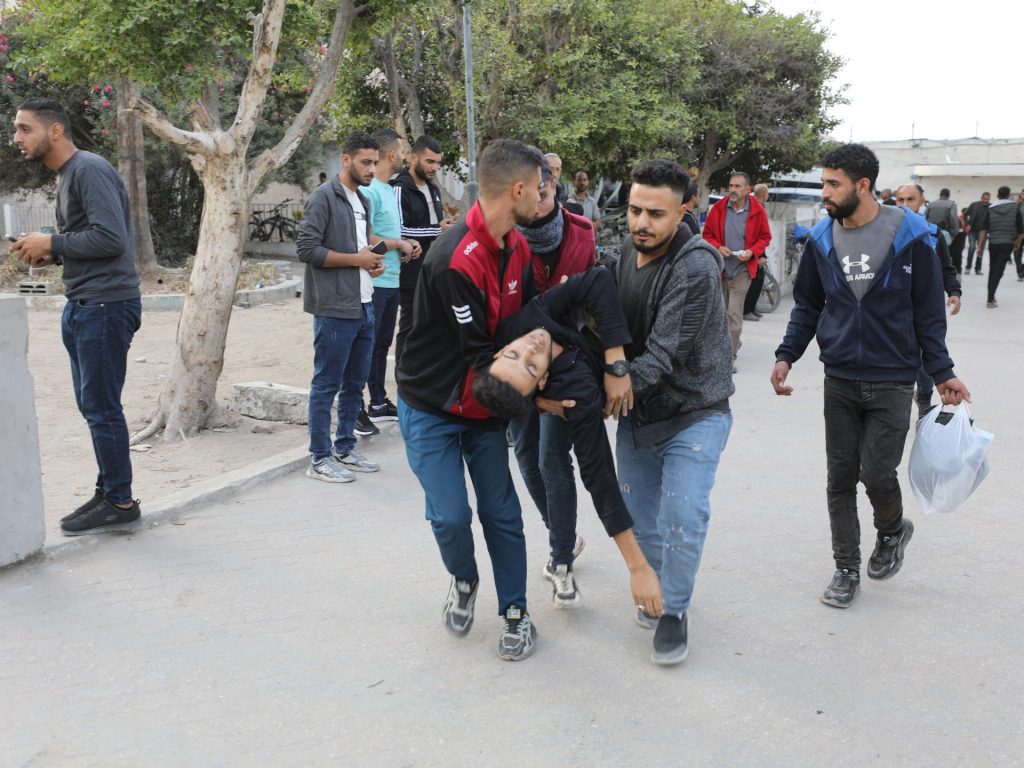 شهداء في قصف بغزة والاحتلال يعلن مقتل 5 جنود