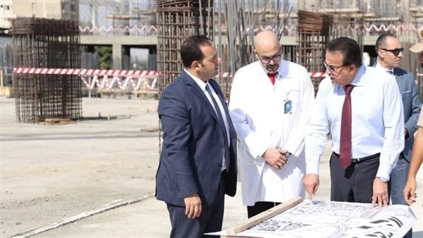 وزير الصحة يتفقد أعمال إنشاء مبنى الامتداد الرئيسي لمعهد ناصر