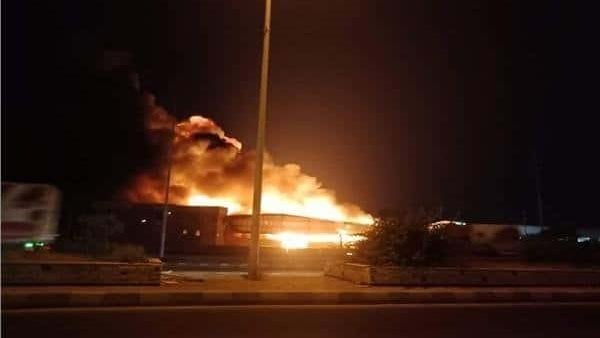 الضفة الغربية.. مستوطنون يحرقون السيارات بالمنطقة الصناعية في البيرة| فيديو
