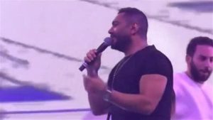 تامر حسني يتألق في حفل القرية العالمية بدبي.. فيديو