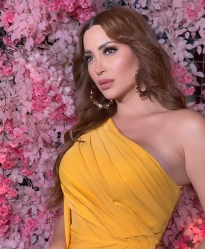 نسرين طافش اختارت فستانا باللون الأصفر