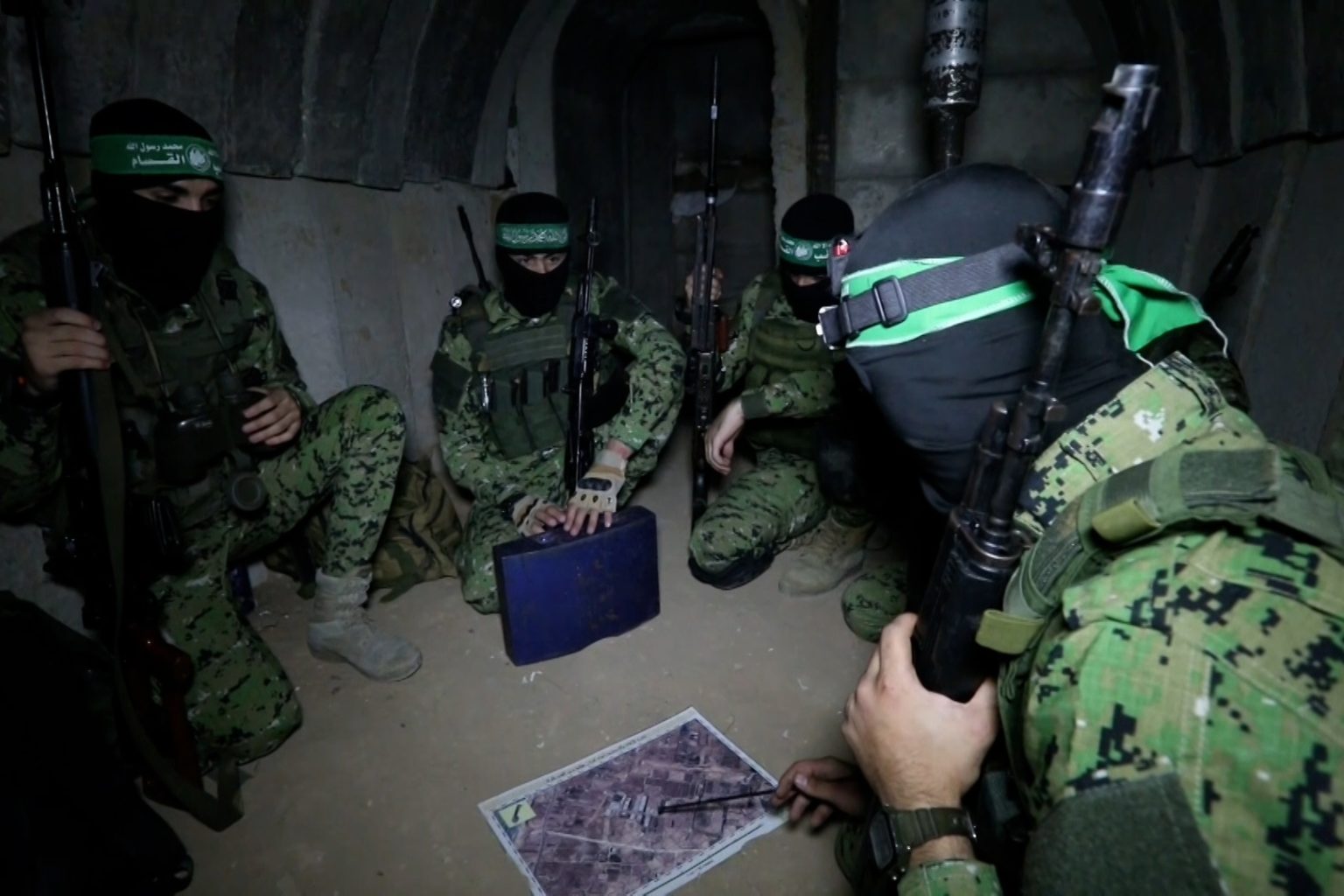 قصف عنيف على خان يونس وسط أنباء عن كمين جديد للمقاومة