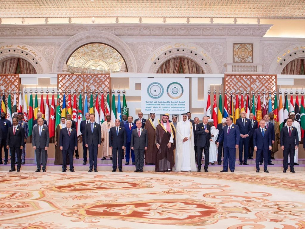 قمة الرياض تطالب بقرار ملزم لوقف حرب غزة وحظر الأسلحة لإسرائيل