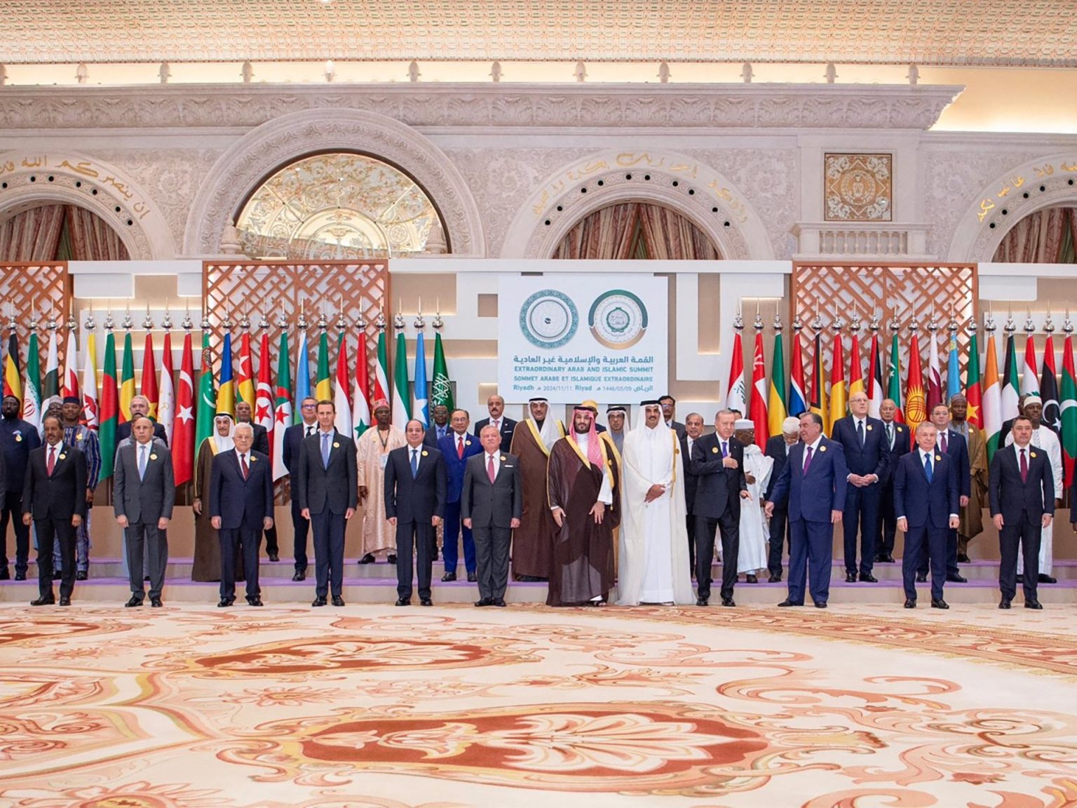 قمة الرياض تطالب بقرار ملزم لوقف حرب غزة وحظر الأسلحة لإسرائيل
