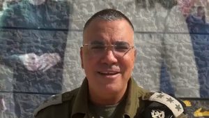 من خبز الآخر”.. مغردون يردون على استخدام أدرعي أهزوجة “خبز العباس