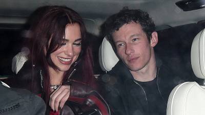 أسماء Callum Turner أغنيته المفضلة Dua Lipa: اكتشف المسار 