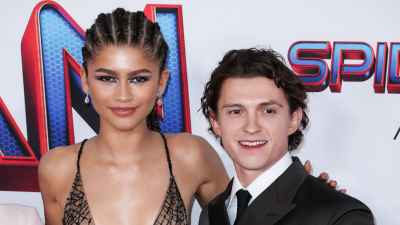 Zendaya ترتدي خاتمًا بالأحرف الأولى من اسم Tom Holland