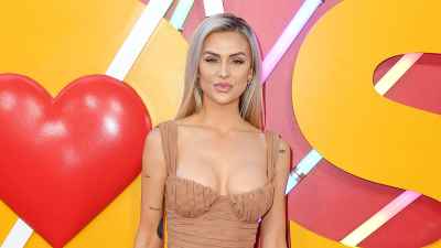 قواعد Vanderpump Lala Kent ممتنة للغاية لمدة 5 سنوات من الرصانة