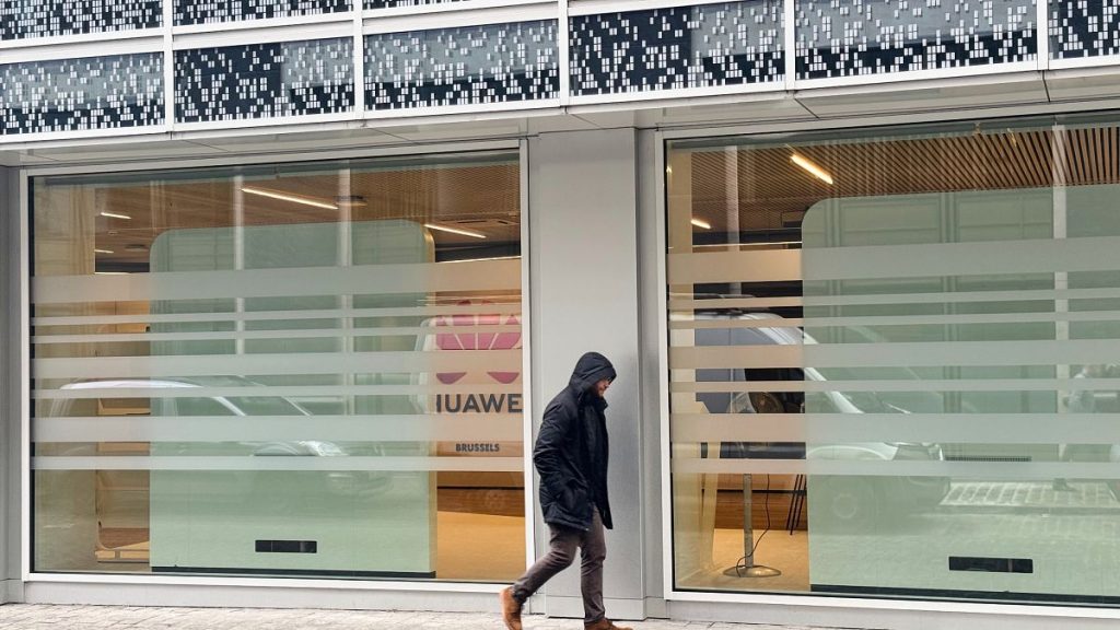فضيحة الضغط المتعلقة بـ Huawei: ما نعرفه حتى الآن