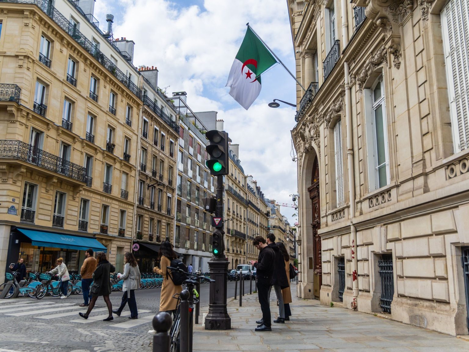 الجزائر تتهم فرنسا بخرق اتفاق الجوازات الدبلوماسية