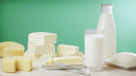 قنبلة شتوية في سوق الألبان: الإنتاج يقفز 30% والأسعار تتراجع… والمنوفي يكشف خريطة الدولة لثورة الألبان في مصر