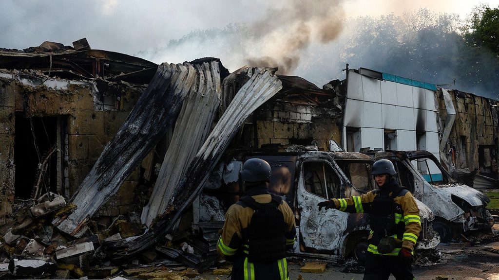 تقوم روسيا بإطلاق أكبر هجوم بدون طيار على أوكرانيا قبل ساعات من مكالمة ترامب بوتين