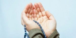 دعاء صلاة العشاء ليتسير الرزق وقضاء الحوائج.. لا تفوت أوقات الاستجابة