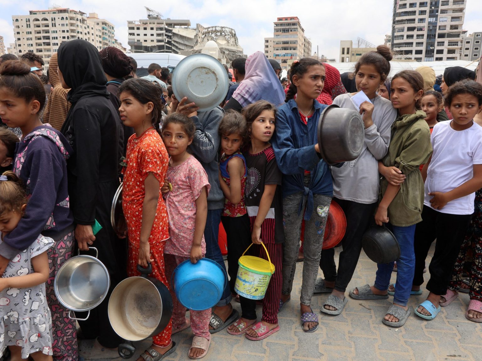 تفاقم الكارثة بغزة مع شح المساعدات والاحتلال يهجر 250 ألفا من جباليا