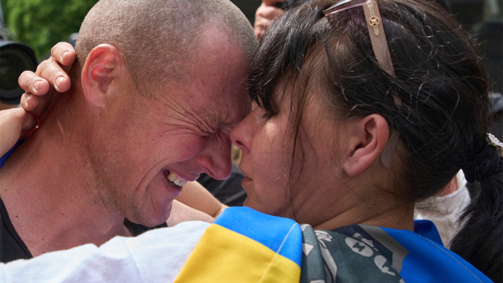 روسيا وأوكرانيا تبادل أكثر من 300 سجين وسط اعتداء جوي هائل