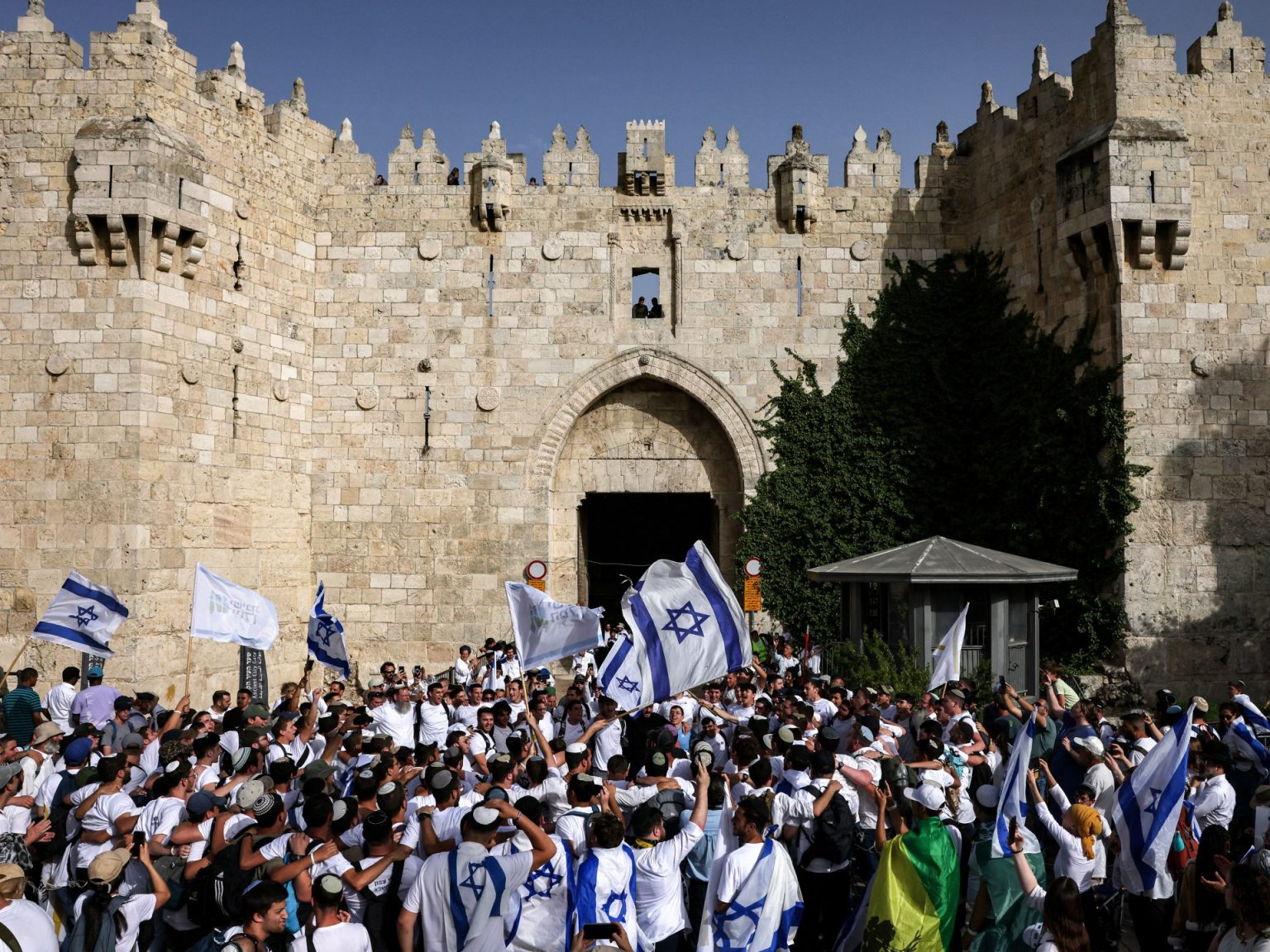 هآرتس: دولة تحتفل بالإبادة الجماعية فقدت عقلها كليا