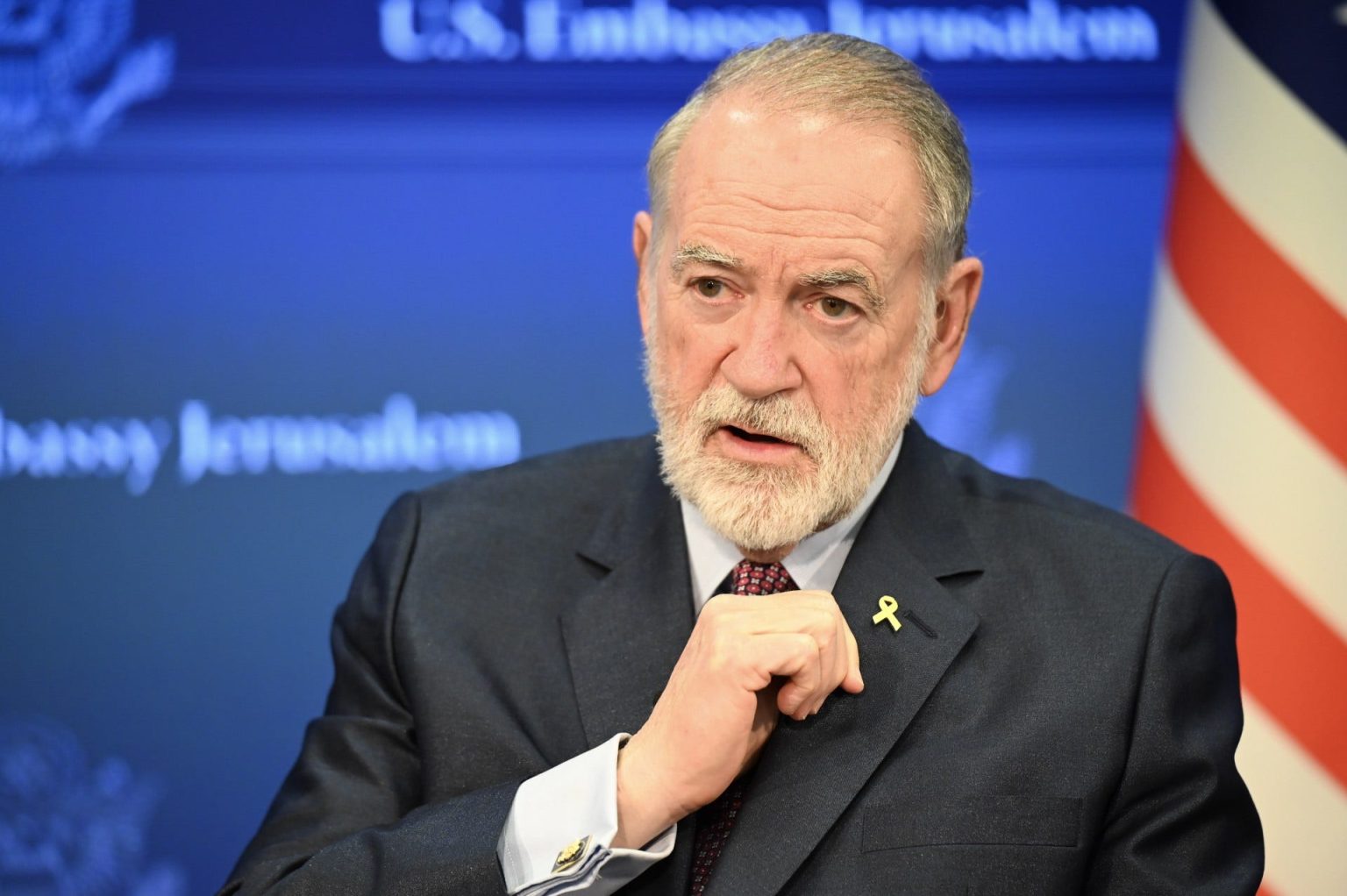 أمب. هاكابي ينتقد الخطة الفرنسية للدولة الفلسطينية ، ويؤكد علاقات الولايات المتحدة لإسرائيل