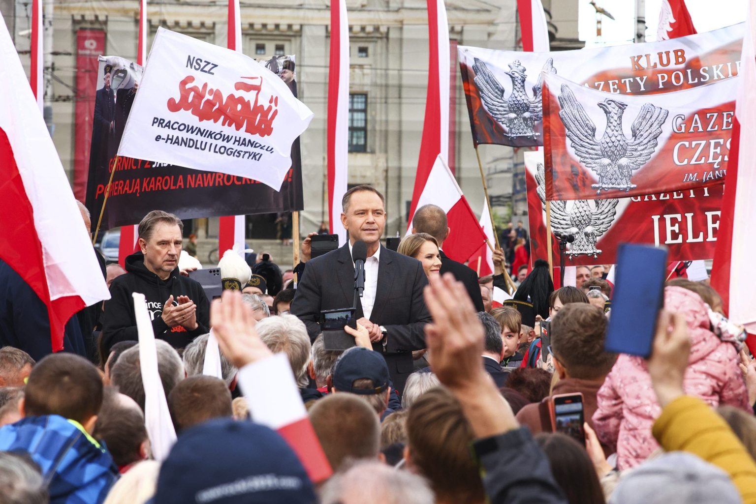 المنافسين الرئاسيين البولنديين الرقبة والرقبة قبل تصويت الجريان السطحي عالية المخاطر