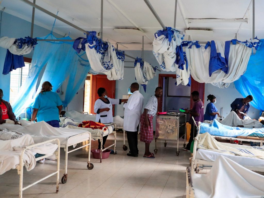 يرى العمال العامون في أفريقيا أن الأجور تنخفض بنسبة تصل إلى 50 ٪ في خمس سنوات: مسح