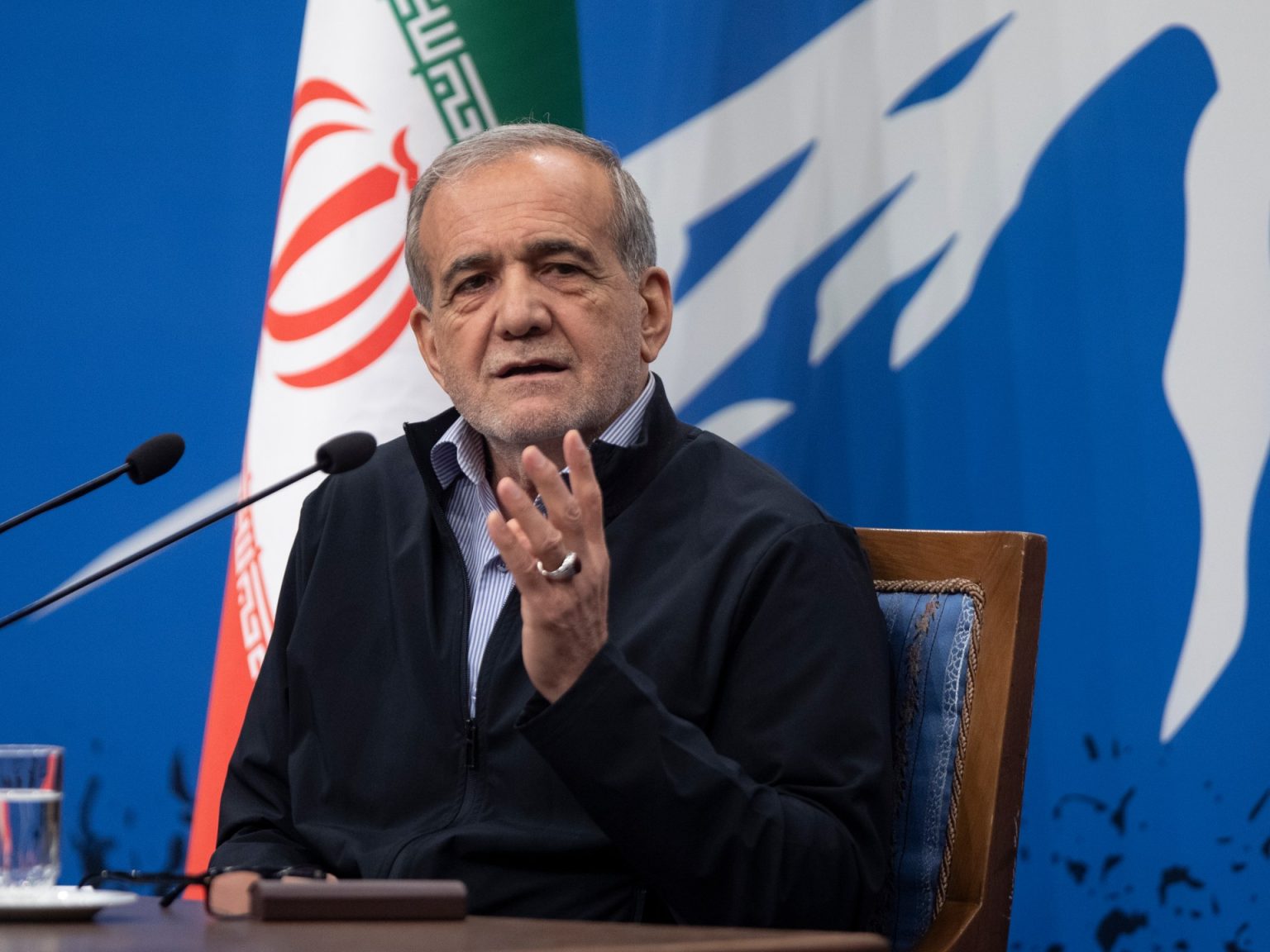 الرئيس الإيراني ينتقد تصريحات ترامب “المتناقضة” بشأن النووي