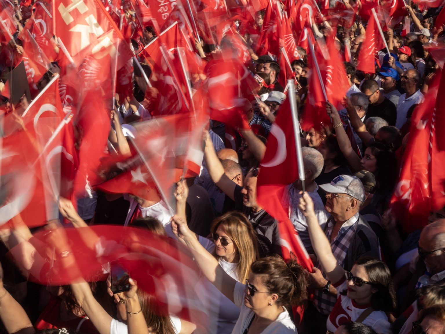 حملة اعتقالات واسعة لمسؤولين منتمين للمعارضة في إسطنبول