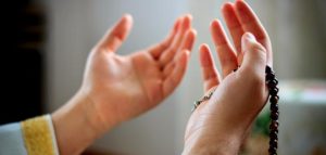 أوصيكم بالإكثار منها.. علي جمعة يوضح صيغة الصلاة على النبي للفرج والفتح القريب