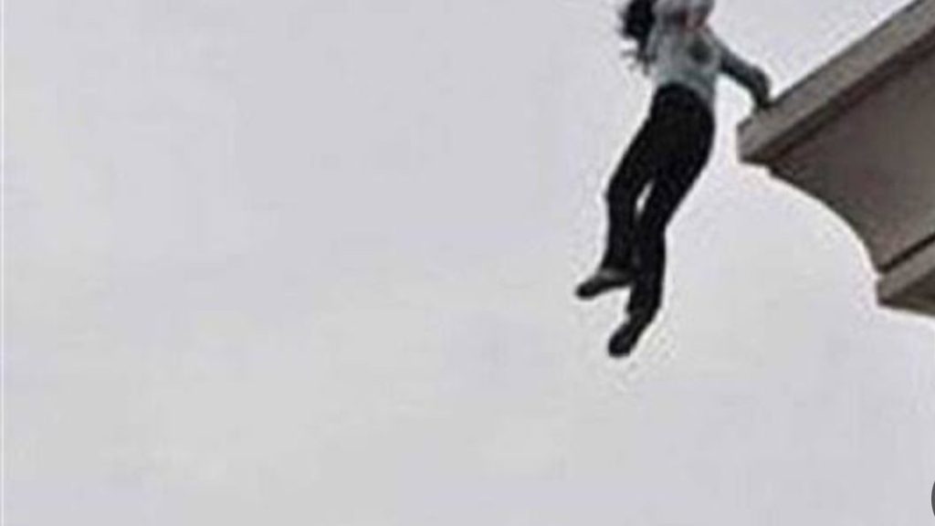 ستارة تتسبب في سقوط طالبة من الطابق الثالث أمام جراج أكاديمية الفنون