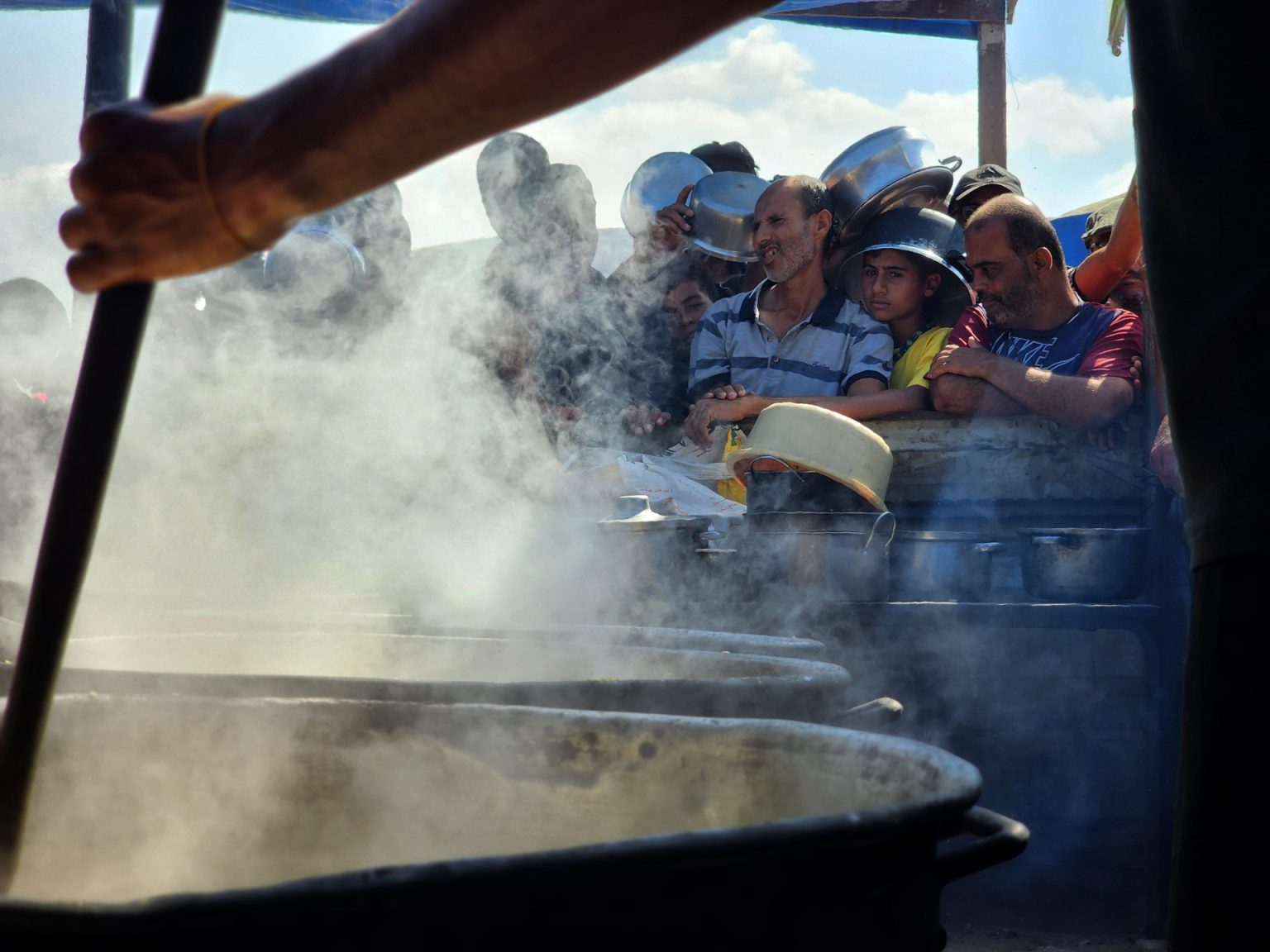 الاحتلال يستهدف 68 مركزا وتكية لتوزيع الغذاء بغزة