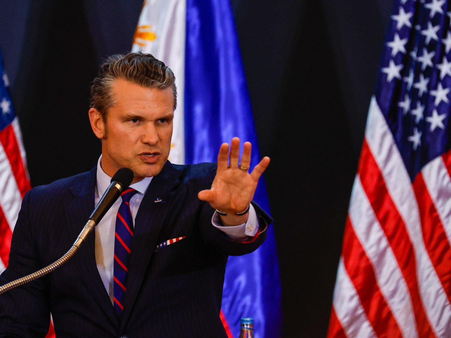 رويترز: الجيش الأميركي يبدأ طرد الجنود المتحولين جنسيا الشهر المقبل