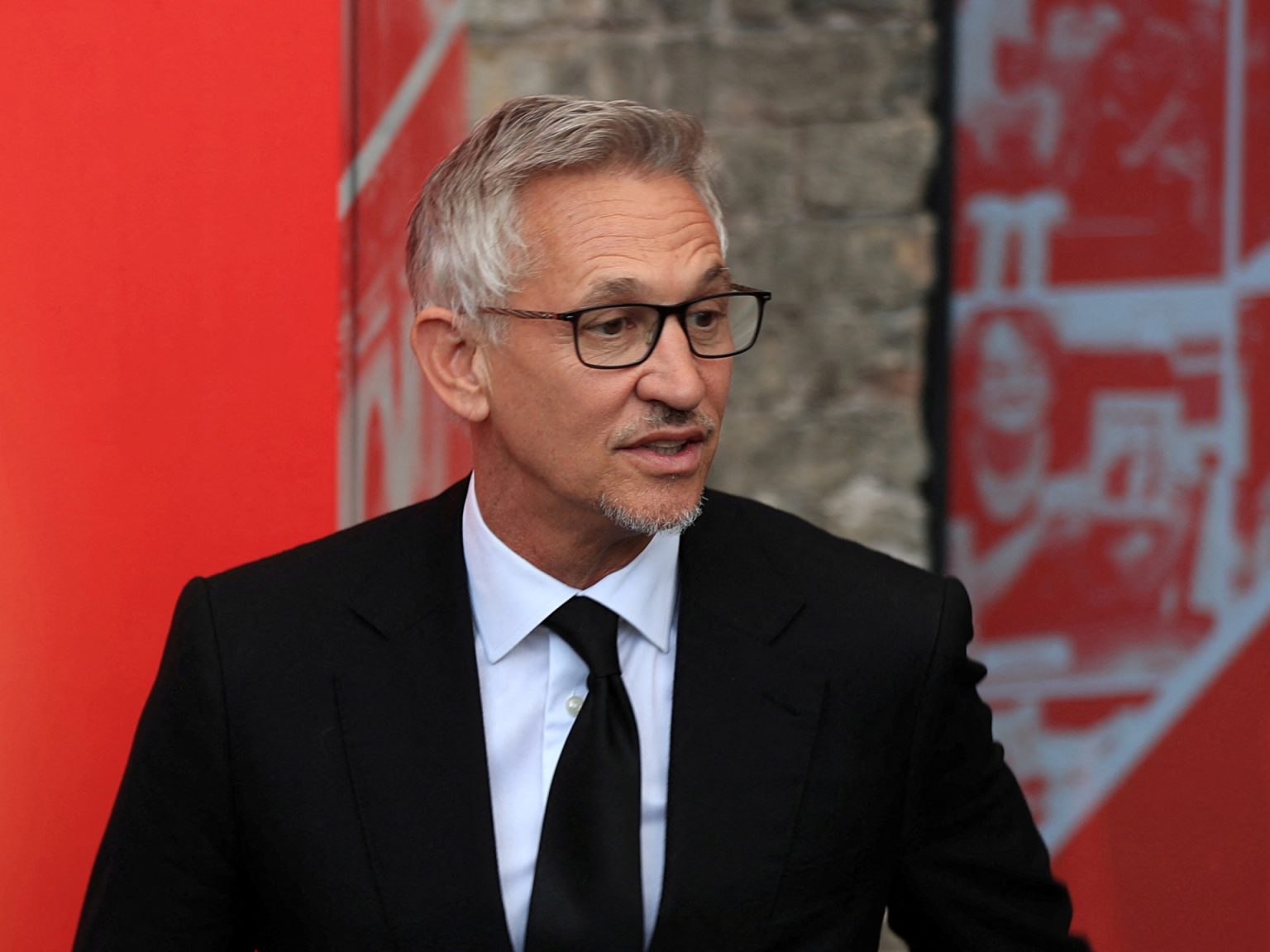 “بي بي سي” تستغني عن إعلامي شهير بعد منشور مؤيد لفلسطين