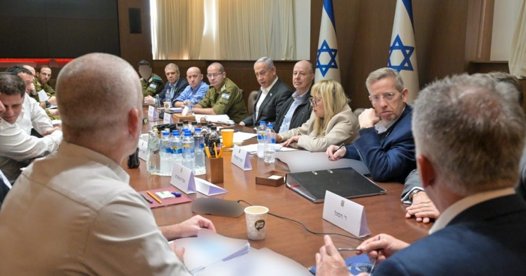 تفاصيل لخطة احتلال غزة ومئات القادة الإسرائيليين السابقين يحذرون