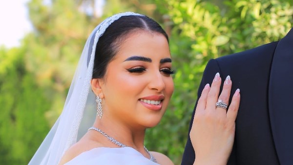 أخفت هوية الزوج.. نهي صالح تحتفل بزواجها بجلسة تصوير