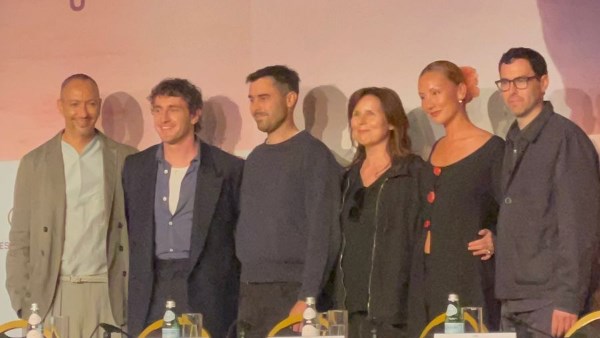 بول ميسكال وصناع فيلم «The History of Sound» في المؤتمر الصحفي بمهرجان كان