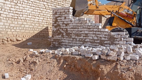 إزالة 5 حالات تعد على الأراضي الزراعية في الشرقية