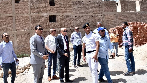 محافظ الأقصر يأمر بإزالة مبانٍ مخالفة ضمن الأسبوع الثاني للموجة 26