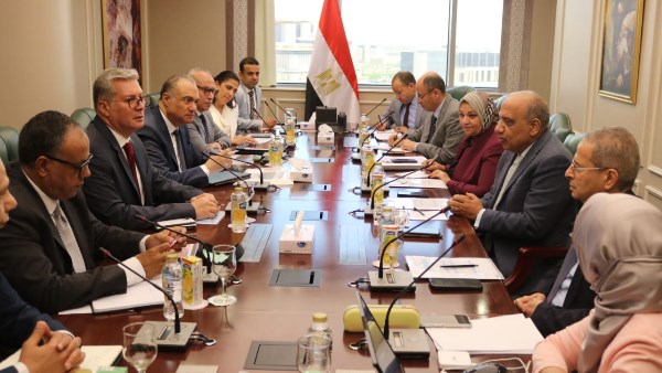 تفاصيل اجتماع وزيرا الكهرباء والبترول لتأمين تغذية التيار في الصيف