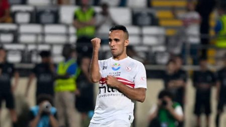 ناصر منسي يقود هجوم الزمالك أمام بتروجيت في الدوري