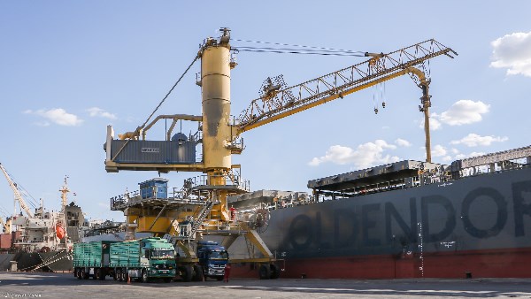 تداول 27 سفينة للحاويات والبضائع العامة بميناء دمياط