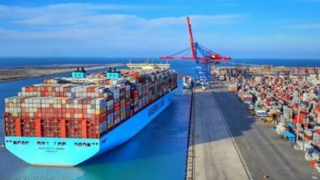 أحمد أموي يكشف عن خطة مصلحة الجمارك لتعظيم الصادرات