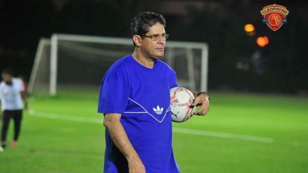 رئيس البنك الأهلي يحسم الجدل: أيمن الرمادي مستمر حتى الموسم المقبل
