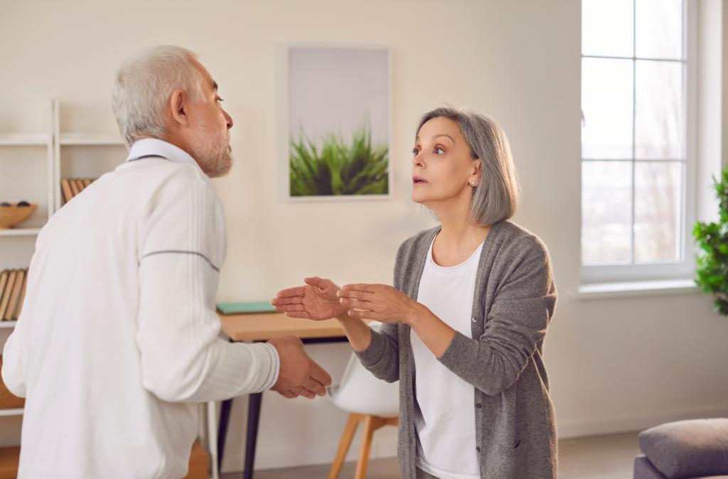 تحاول زوجتي السابقة الغش العودة إلى حياتي-بعد 46 عامًا