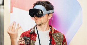 يأمل رئيس Android من Google أن يجعل “عصره الجديد” الناس يتخلصون من أجهزة iPhone الخاصة بهم