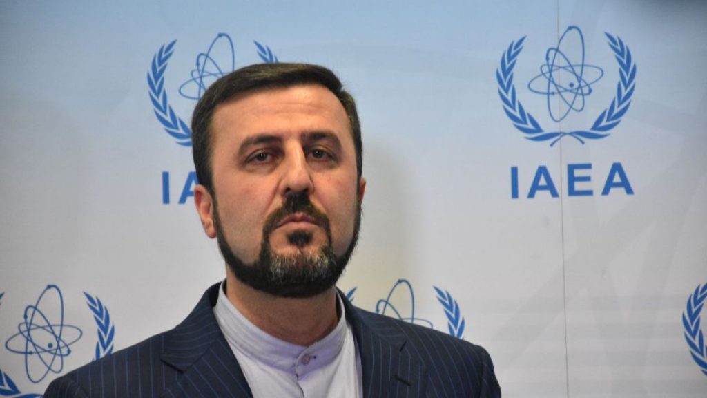 إيران تراجع مقترحا لعقد جولة خامسة من المحادثات النووية