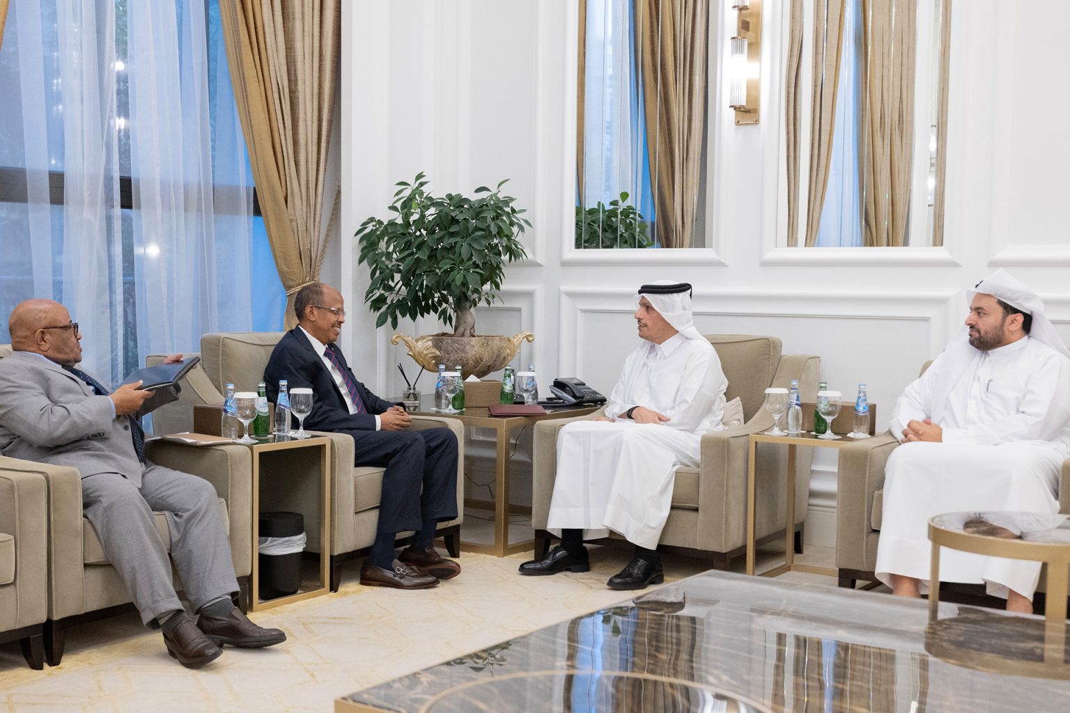 رئيس الوزراء القطري يبحث مع رئيس المفوضية الأفريقية حل أزمة رواندا والكونغو