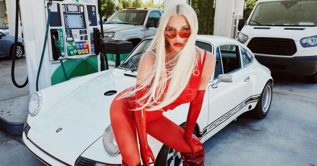 تريد كيشا “تحطيم” صناعة الموسيقى بتطبيق جديد على طراز LinkedIn