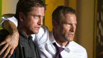 سقط جيرارد بتلر وآرون إيكهارت في لندن.