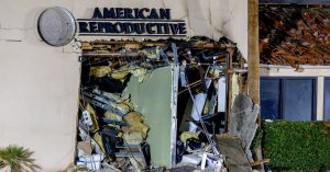 ارتبط المشتبه في قصف عيادة التلقيح الاصطناعي بالأيديولوجية “المضادة للحياة”. الخبراء يخشون نفوذها المتزايد